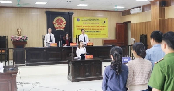"Phiên tòa giả định" hưởng ứng ngày Pháp luật Việt Nam "Phiên tòa giả định" hưởng ứng ngày Pháp luật Việt Nam