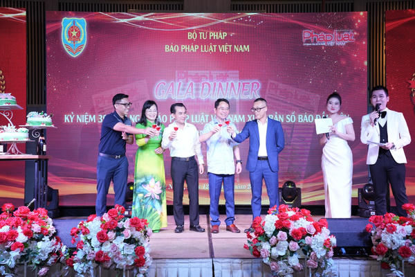 Báo Pháp luật Việt Nam kỷ niệm 39 năm: Đoàn kết – Hiện đại – Nhân văn Báo Pháp luật Việt Nam kỷ niệm 39 năm: Đoàn kết – Hiện đại – Nhân văn