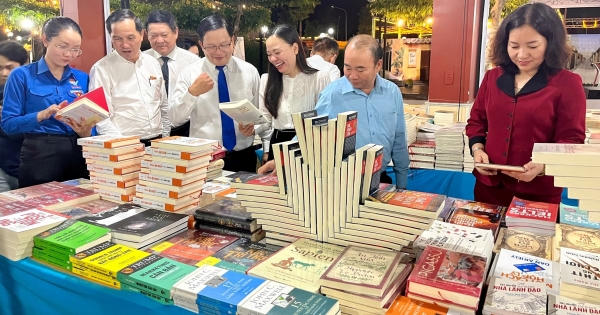 Bình Dương: Khai mạc Ngày sách và Văn hoá đọc Việt Nam lần thứ 2 Bình Dương: Khai mạc Ngày sách và Văn hoá đọc Việt Nam lần thứ 2