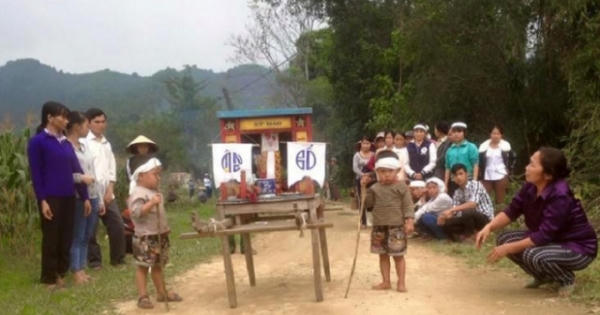 Xé lòng cảnh 2 cháu bé sinh đôi mồ côi cả cha lẫn mẹ