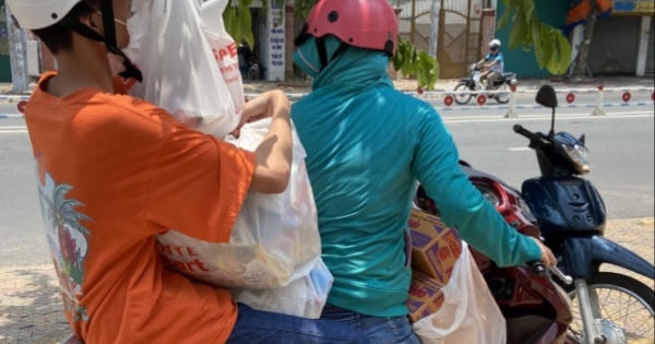 Người dân TP HCM được 'đi chợ hộ' 1 lần/tuần