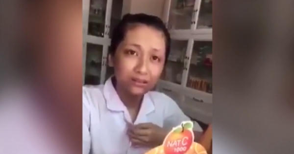 Clip: Bóc mẽ nhân viên hiệu thuốc, bán giá cắt cổ cho khách nước ngoài Clip: Bóc mẽ nhân viên hiệu thuốc, bán giá cắt cổ cho khách nước ngoài