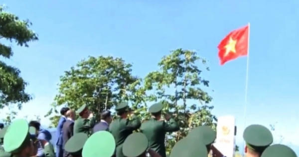Lễ chào cờ đầu năm mới tại cột mốc Ngã ba biên giới