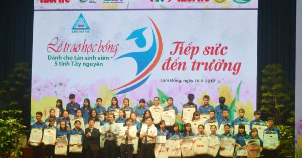 Lâm Đồng: Trao 177 suất học bổng cho tân sinh viên vượt khó vùng Tây Nguyên