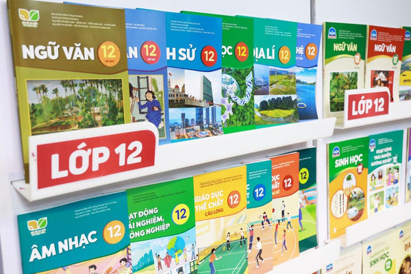 Sách giáo khoa trong năm học 2025-2026 vẫn dùng bình thường