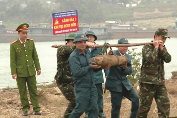 Huỷ nổ thành công quả bom nặng hàng chục kg tại Phú Thọ
