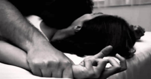 Bạn gái bị đứt dây chằng nhập viện, vẫn ép vào nhà nghỉ để "yêu"