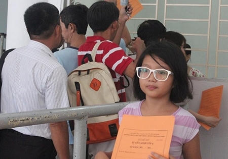 Thí điểm tuyển sinh qua mạng Internet... hết cảnh xếp hàng