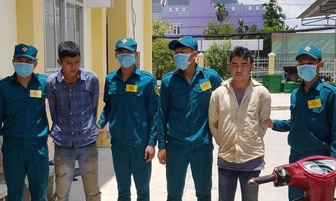 TP HCM: Bắt 2 thanh niên dùng chích điện trộm 8 con chó