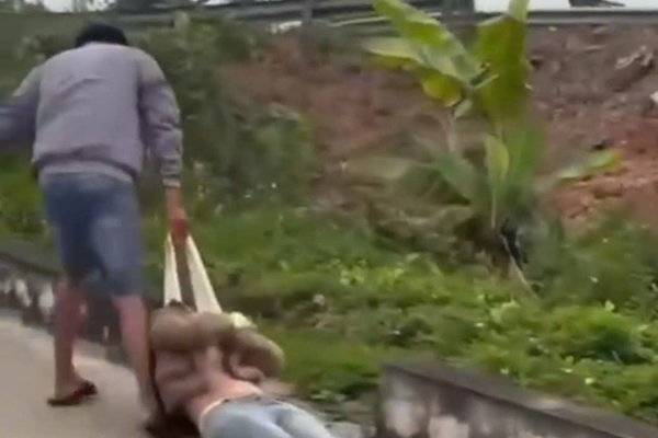 Khởi tố người đàn ông túm áo, kéo lê cô gái trên đường ngày 8-3