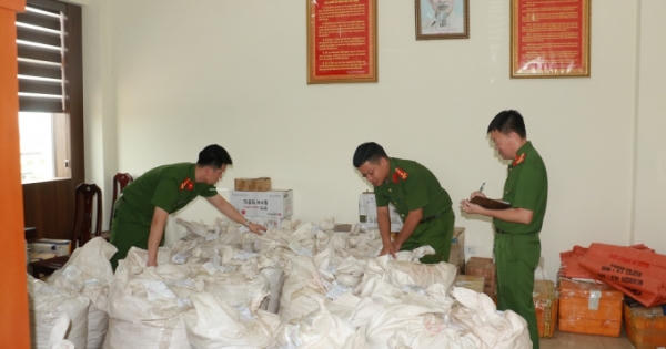 Nghệ An: Bắt giữ vụ vận chuyển hơn 4,5 tấn lâm sản trái phép Nghệ An: Bắt giữ vụ vận chuyển hơn 4,5 tấn lâm sản trái phép
