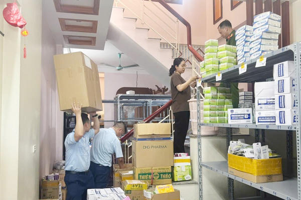 Buôn bán thuốc chữa bệnh giả, 2 người tại Thanh Hóa bị khởi tố