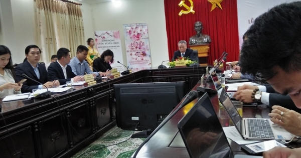 Trưng bày trên 20.000 cành và 100 cây anh đào bên Hồ Hoàn Kiếm