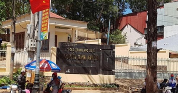 Lập chứng từ giả mạo rút ngân sách, nữ hiệu trưởng bị cách chức