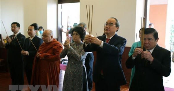 Đoàn đại biểu TP HCM dâng hương Chủ tịch Hồ Chí Minh, Chủ tịch Tôn Đức Thắng