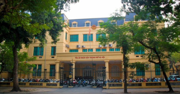 Vụ tạt nước sôi và chuyện Phó Viện trưởng VKSND bị tạm đình chỉ