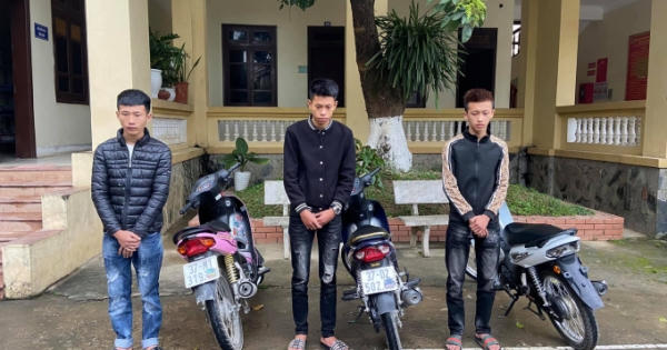 Nhóm “quái xế” bốc đầu xe máy rồi quay clip khoe “chiến tích” lên TikTok, bị phạt hơn 30 triệu đồng