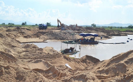 Khai thác cát ngoài phạm vi được cấp phép, Công ty cổ phần Việt Phát Phú Thọ bị xử phạt