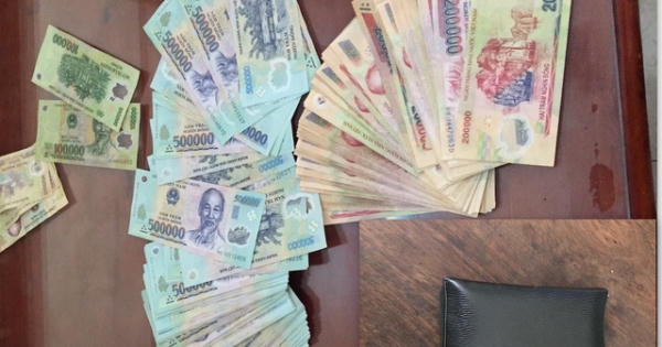 Lính hình sự tóm gọn đối tượng cướp giật ngay trên phố tại TP HCM