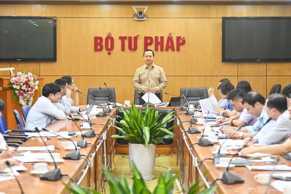 Đổi mới, hoàn thiện quy trình xây dựng pháp luật chuyên nghiệp, khoa học, kịp thời, khả thi, hiệu quả