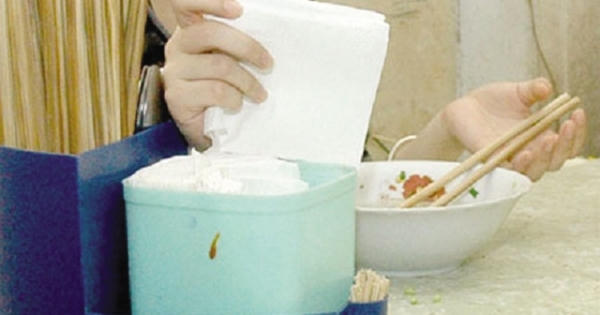 Chuyên gia: Vi khuẩn 'rình rập' khi dùng giấy vệ sinh lau miệng Chuyên gia: Vi khuẩn 'rình rập' khi dùng giấy vệ sinh lau miệng