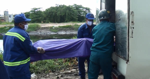 Hoảng hồn phát hiện xác chết lõa thể nổi lềnh bềnh dưới sông Hoảng hồn phát hiện xác chết lõa thể nổi lềnh bềnh dưới sông