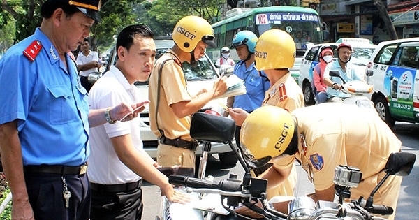 TP HCM: Bến cóc, xe dù tràn ra đường, vây bến xe