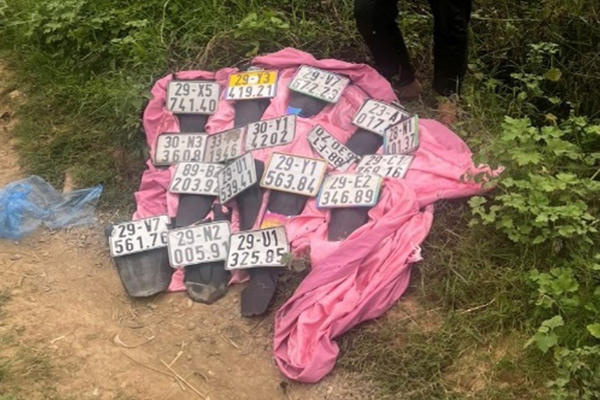 Hơn 90 năm tù cho 13 thanh niên “choai”