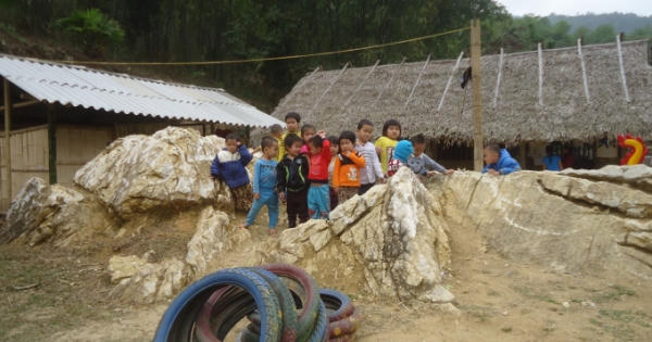 Lớp học không điện của học sinh vùng cao xứ Thanh