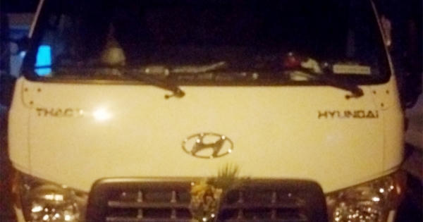 Bắt xe tải chở thuốc lá và bếp gas nhập lậu