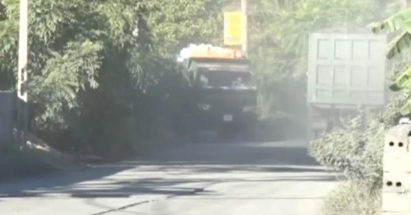 Xe quá tải lộng hành - Đất kinh môn chìm trong khói bụi