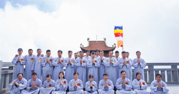 Hàng ngàn Phật tử nô nức bái Phật, cầu an ngày Lễ Vu Lan tại Fansipan Hàng ngàn Phật tử nô nức bái Phật, cầu an ngày Lễ Vu Lan tại Fansipan