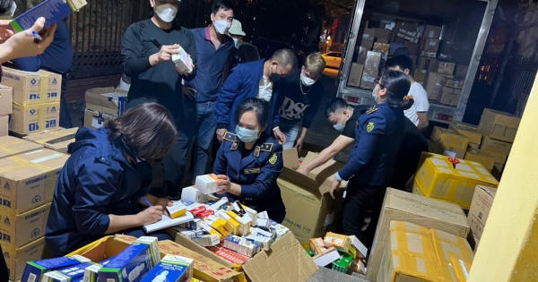 Hà Nội: Bắt giữ số lượng lớn thiết bị y tế nhập lậu Hà Nội: Bắt giữ số lượng lớn thiết bị y tế nhập lậu