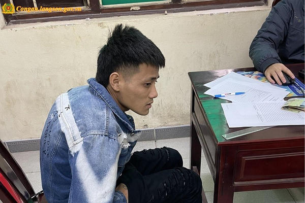 Khởi tố nam thanh niên chém con nợ vì mâu thuẫn tiền bạc Khởi tố nam thanh niên chém con nợ vì mâu thuẫn tiền bạc