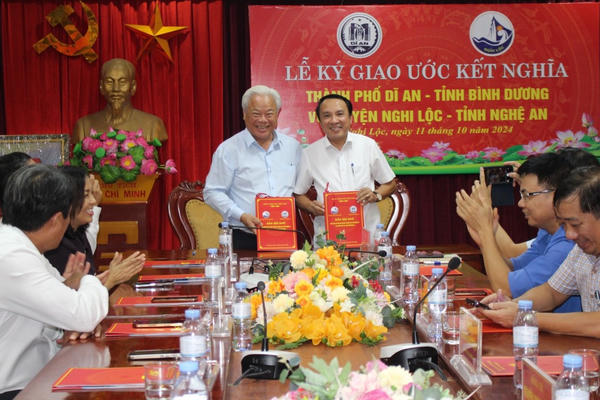 Thành phố Dĩ An tặng 2 căn nhà đại đoàn kết cho hộ nghèo huyện Nghi Lộc, tỉnh Nghệ An