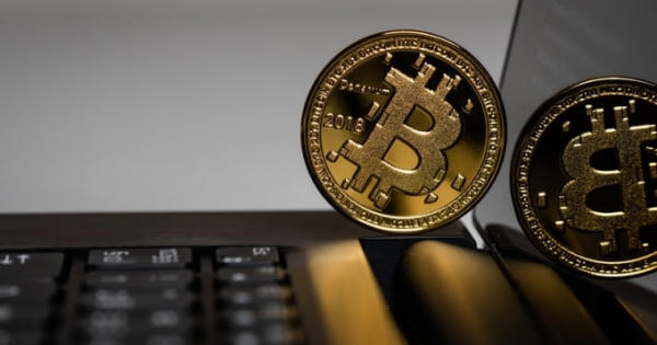 Tiền ảo bị bán tháo ồ ạt, Bitcoin mất giá thảm hại