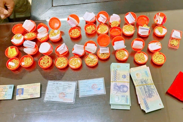 Nhóm "siêu lừa" thực hiện thành công 30 vụ mua vàng thật, bán vàng giả