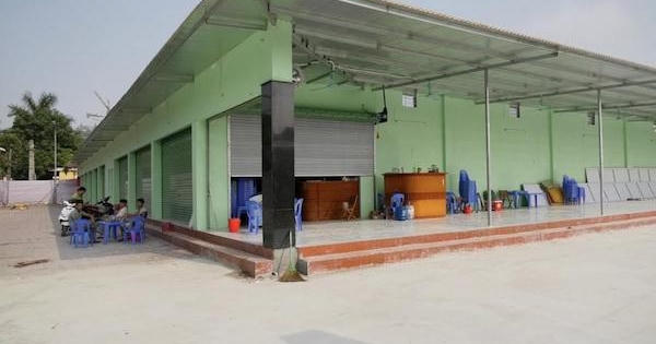 Nhộn nhịp sang nhượng ki-ốt cuối năm