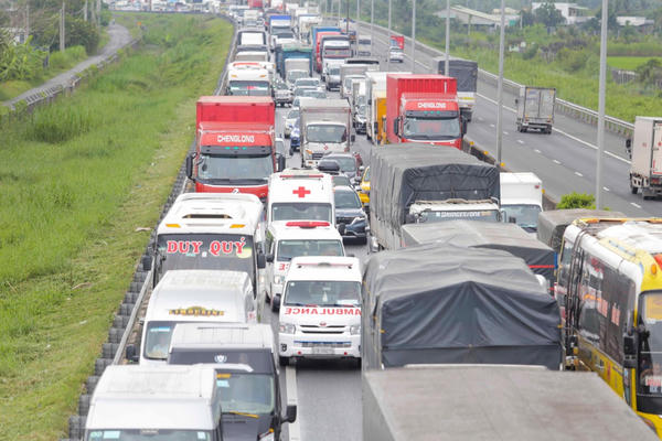 Xe cứu thương có được đi ngược chiều trên cao tốc?