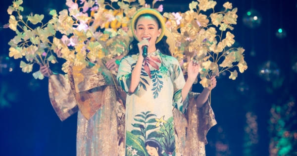 Hà Thu thắng giải mặc đẹp, hát cực hay trong Gala mừng xuân