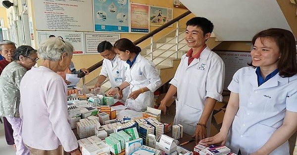 Khám và phát thuốc miễn phí cho hàng trăm người dân có hoàn cảnh khó khăn