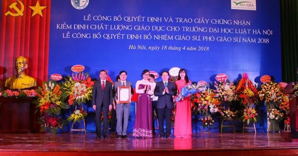Trường Đại học Luật Hà Nội nhận Giấy chứng nhận kiểm định chất lượng giáo dục