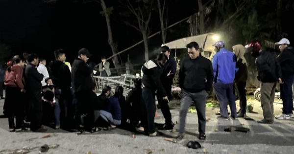 Chở hàng ra chợ Vinh bán, 2 vợ chồng gặp tai nạn tử vong