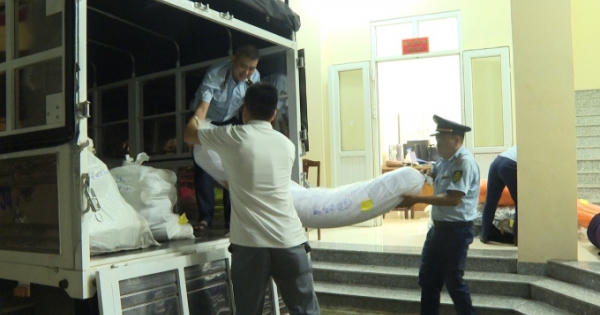 Hà Giang: Tạm giữ lô hàng trên 1,4 tấn vải và chỉ cuộn có dấu hiệu vi phạm