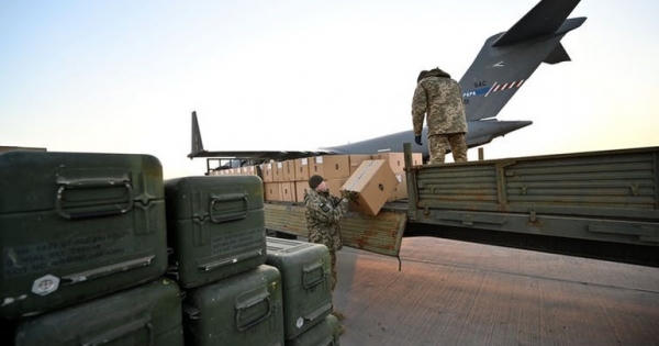 Phương Tây vận chuyển vũ khí hỗ trợ cho Ukraine như thế nào? Phương Tây vận chuyển vũ khí hỗ trợ cho Ukraine như thế nào?