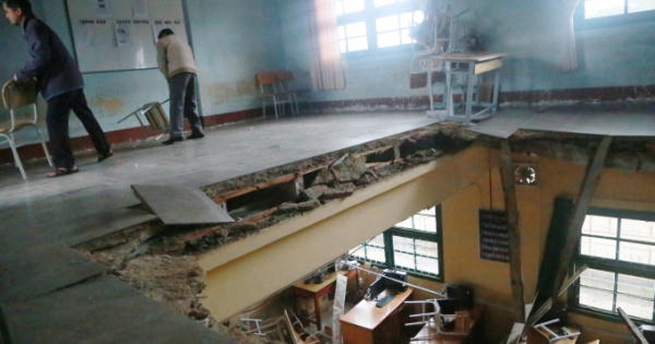 Lâm Đồng: Sàn phòng học đổ sập, 10 học sinh cấp 2 nhập viện Lâm Đồng: Sàn phòng học đổ sập, 10 học sinh cấp 2 nhập viện