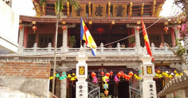 Chiêm bái chùa Đỏ có tượng Phật Thích Ca bằng gỗ lớn nhất Việt Nam Chiêm bái chùa Đỏ có tượng Phật Thích Ca bằng gỗ lớn nhất Việt Nam