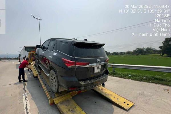 Xử lý nhiều phương tiện vi phạm trên tuyến cao tốc Diễn Châu - Bãi Vọt Xử lý nhiều phương tiện vi phạm trên tuyến cao tốc Diễn Châu - Bãi Vọt