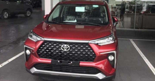 Toyota Veloz vừa ra mắt, đại lý đã đánh tiếng "bia kèm lạc"