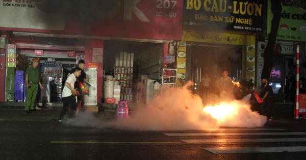 Hà Nội: Diễn tập chữa cháy và cứu hộ, cứu nạn tại tổ liên gia PCCC phường Dịch Vọng